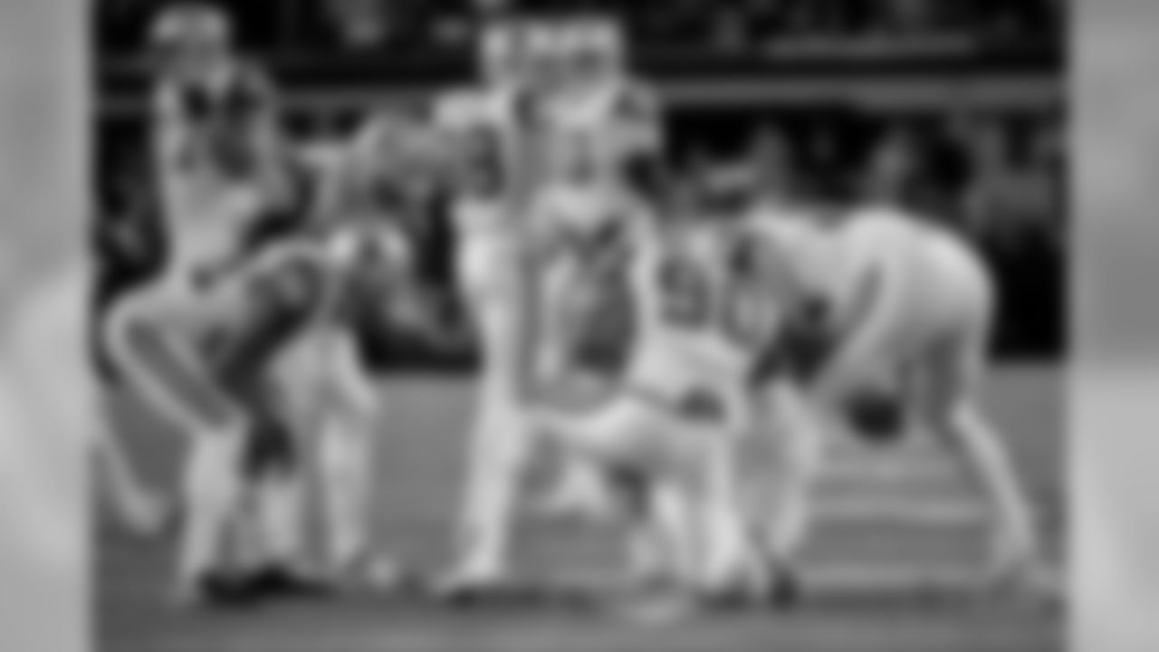 20171130_demarcus_lawrence_selects_jj61953.jpg