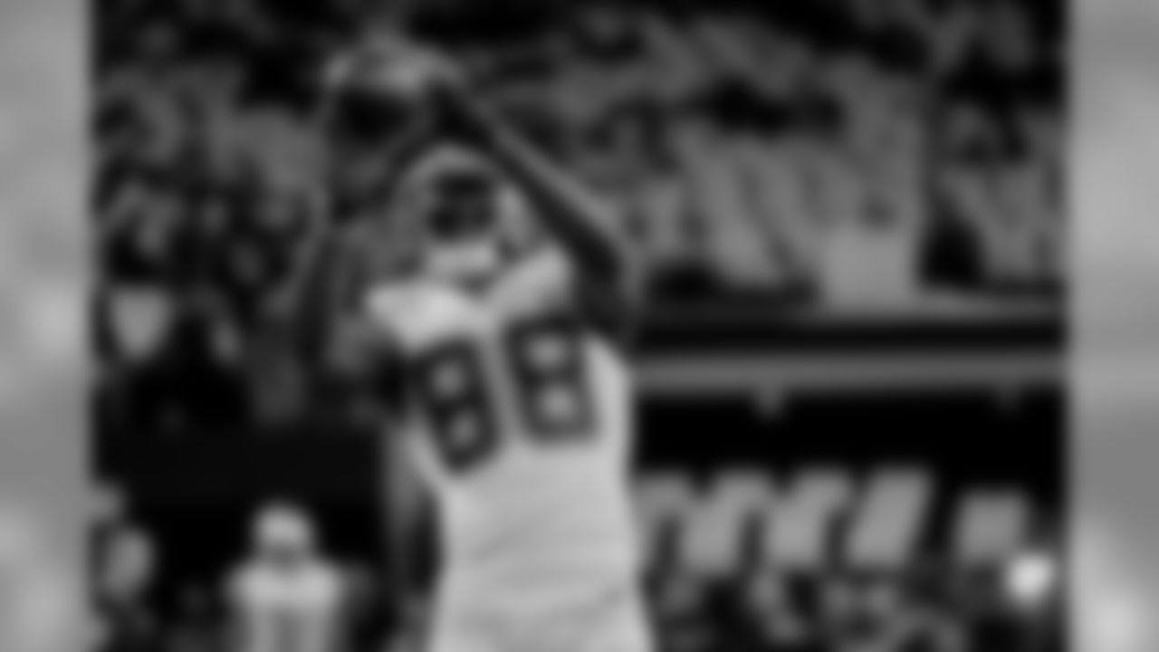 20171130_dez_bryant_selects_jj61618.jpg