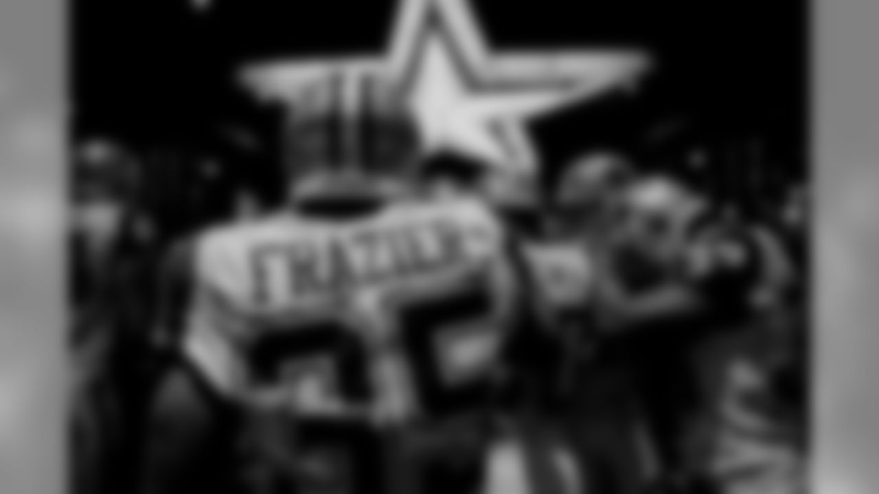20171130_kavon_fraiser_huddle_selects_jj61563.jpg