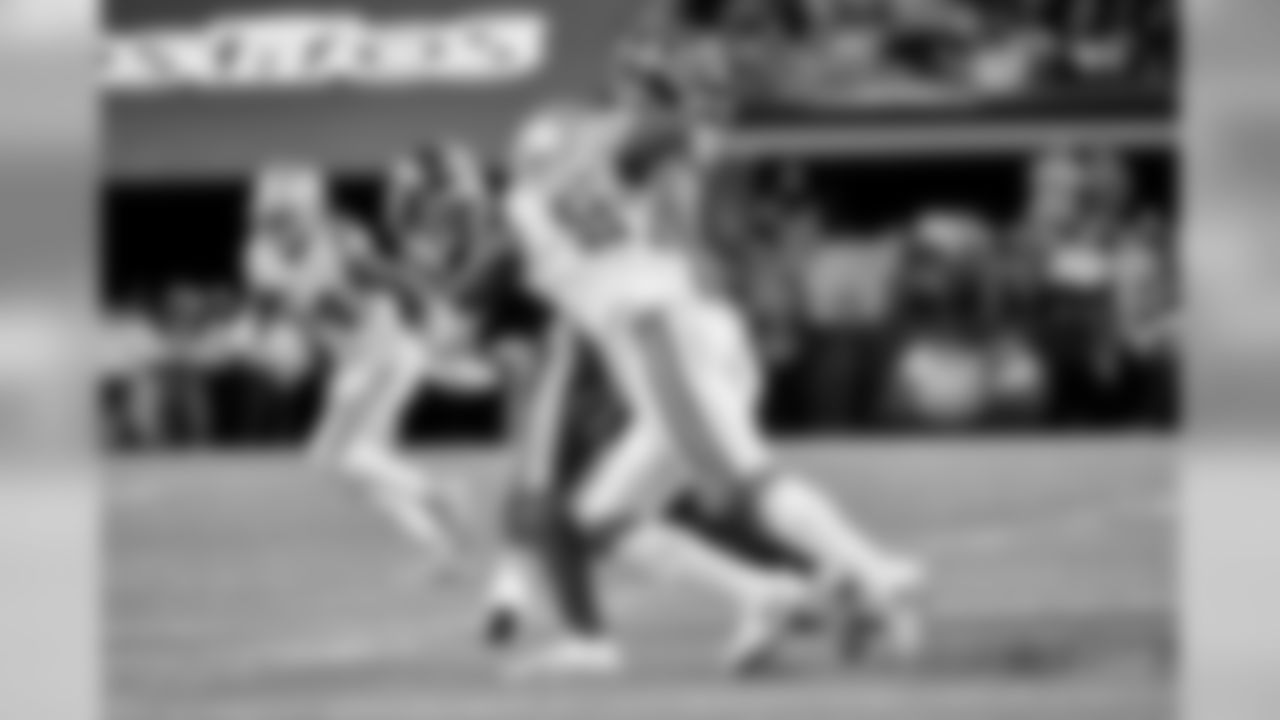 20171130_taco_charlton_selects_jj61783.jpg