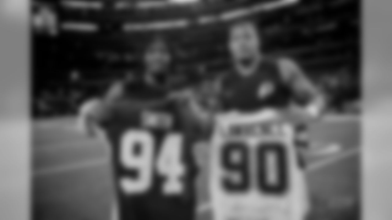20171130_demarcus_lawrence_selects_jj61967.jpg