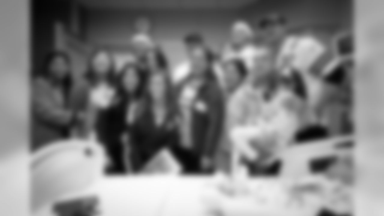20161205_dal_childrens_hospital_visit88.jpg