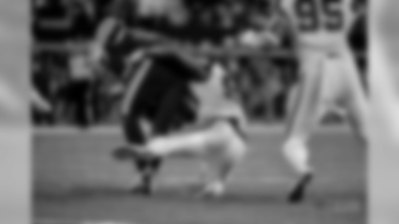 20171130_demarcus_lawrence_selects_jj61949.jpg