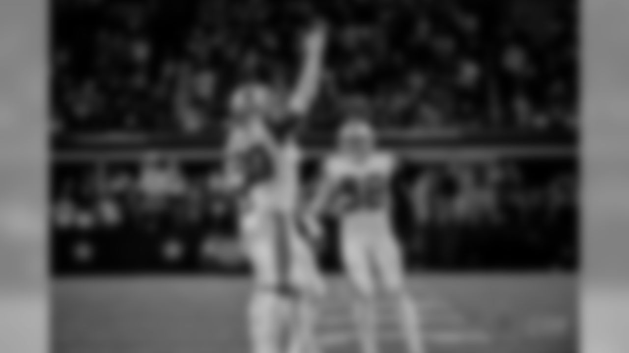 20171130_demarcus_lawrence_selects_jj61951.jpg