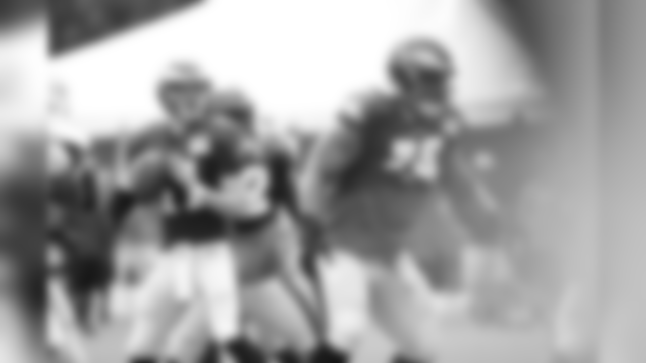 QB Carson Wentz