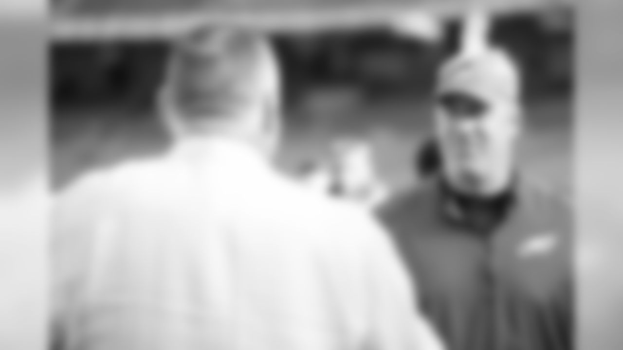 Angels manager Mike Scioscia and Doug Pederson