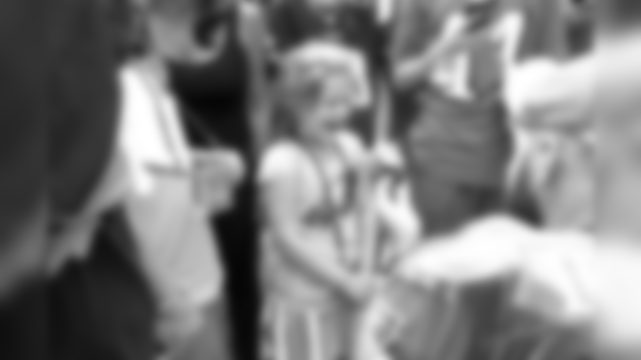 LS Jon Dorenbos making this young fan's day.