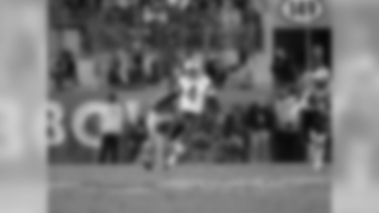 The Patriots' kicker Adam Vinatieri kicks the opening kickoff.