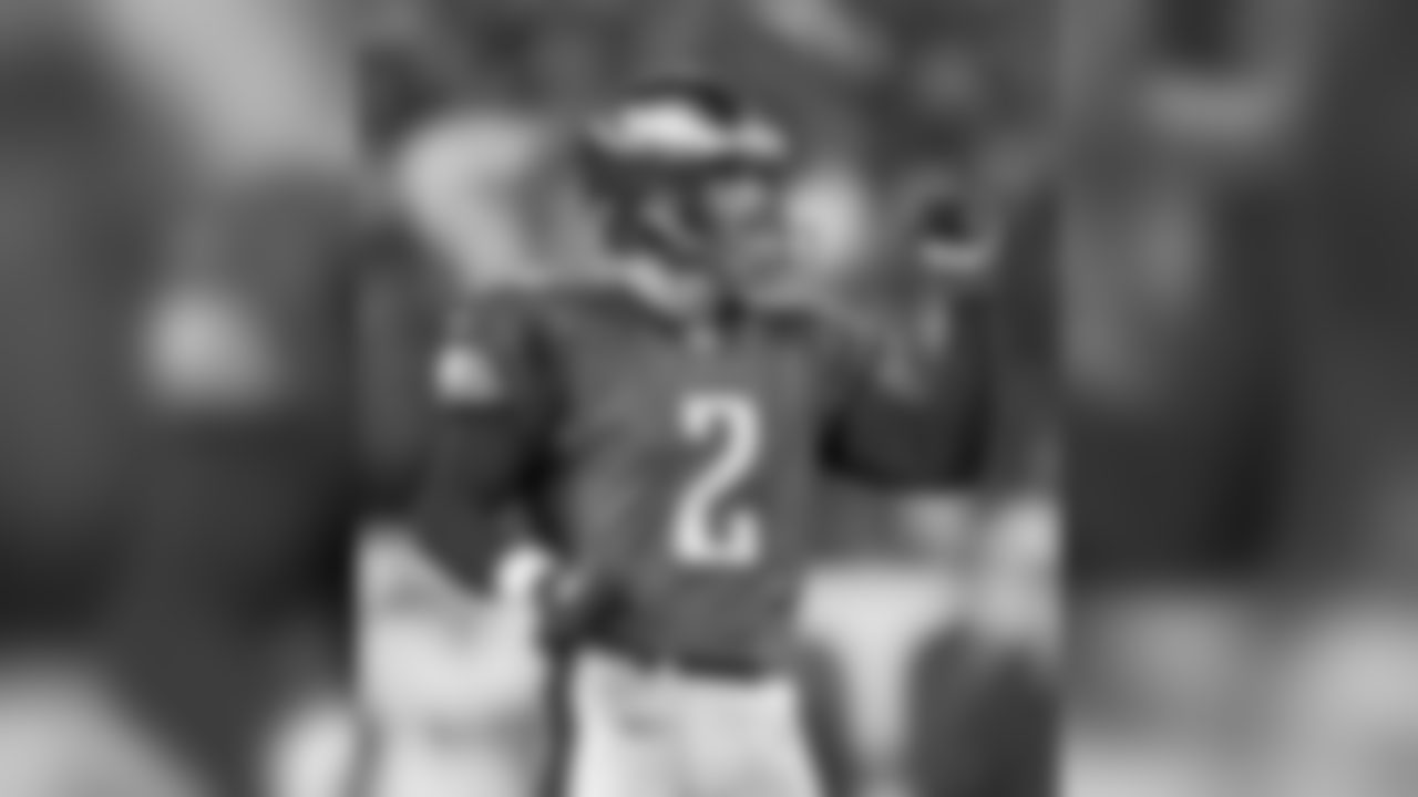 Akers earned five Pro Bowl appearances as an Eagle in 2001, 2002, 2004, 2009, 2010.