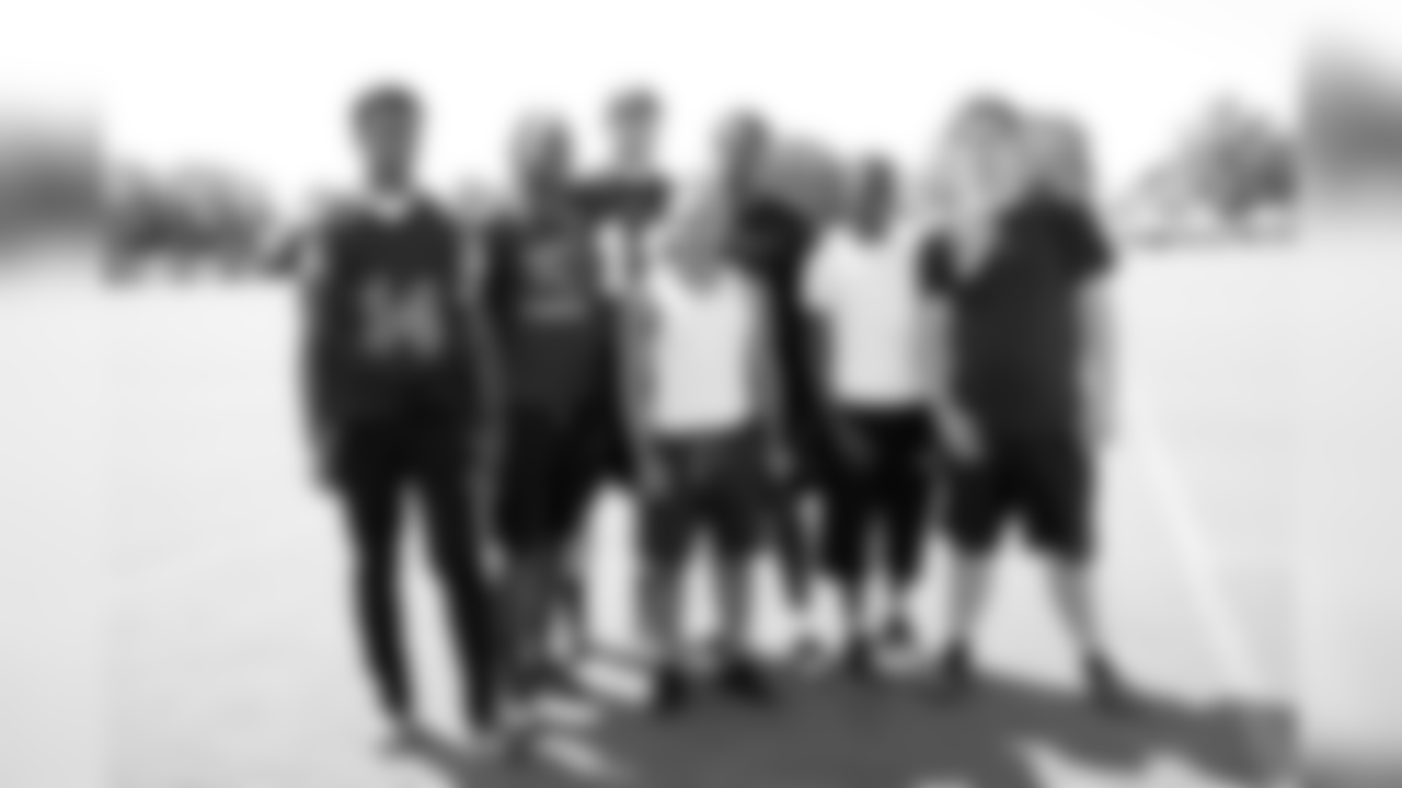 They all took a group photo together!