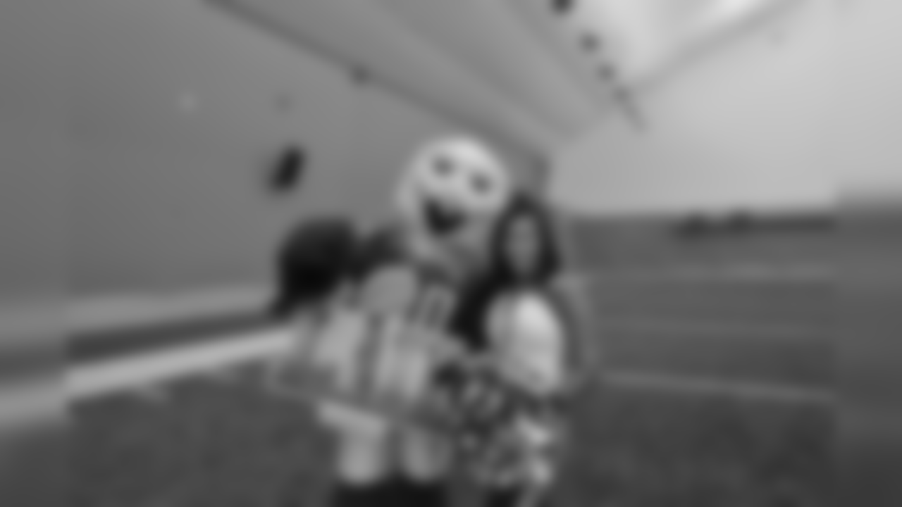 SWOOP and Eagles Cheerleaders helped send the team off to Minnesota