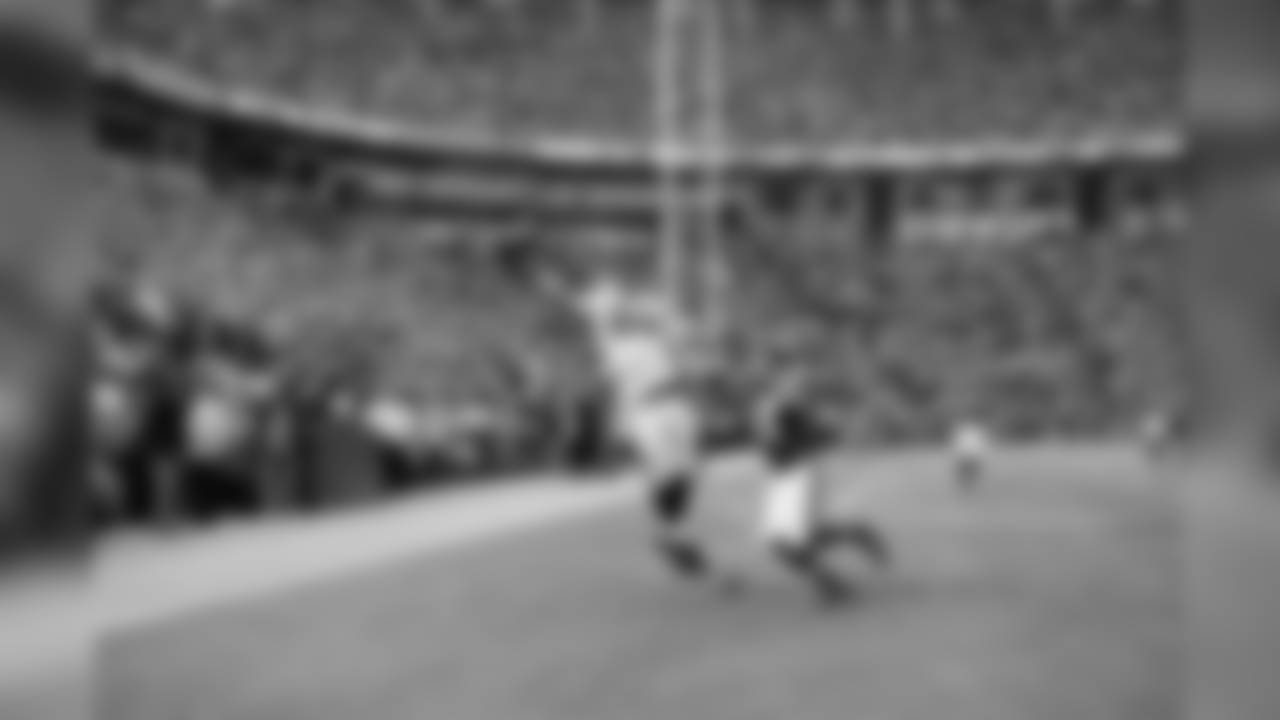 In 2013, Ertz had a big game against the Vikings where he had six catches for 57 yards, including a one-handed catch for a touchdown