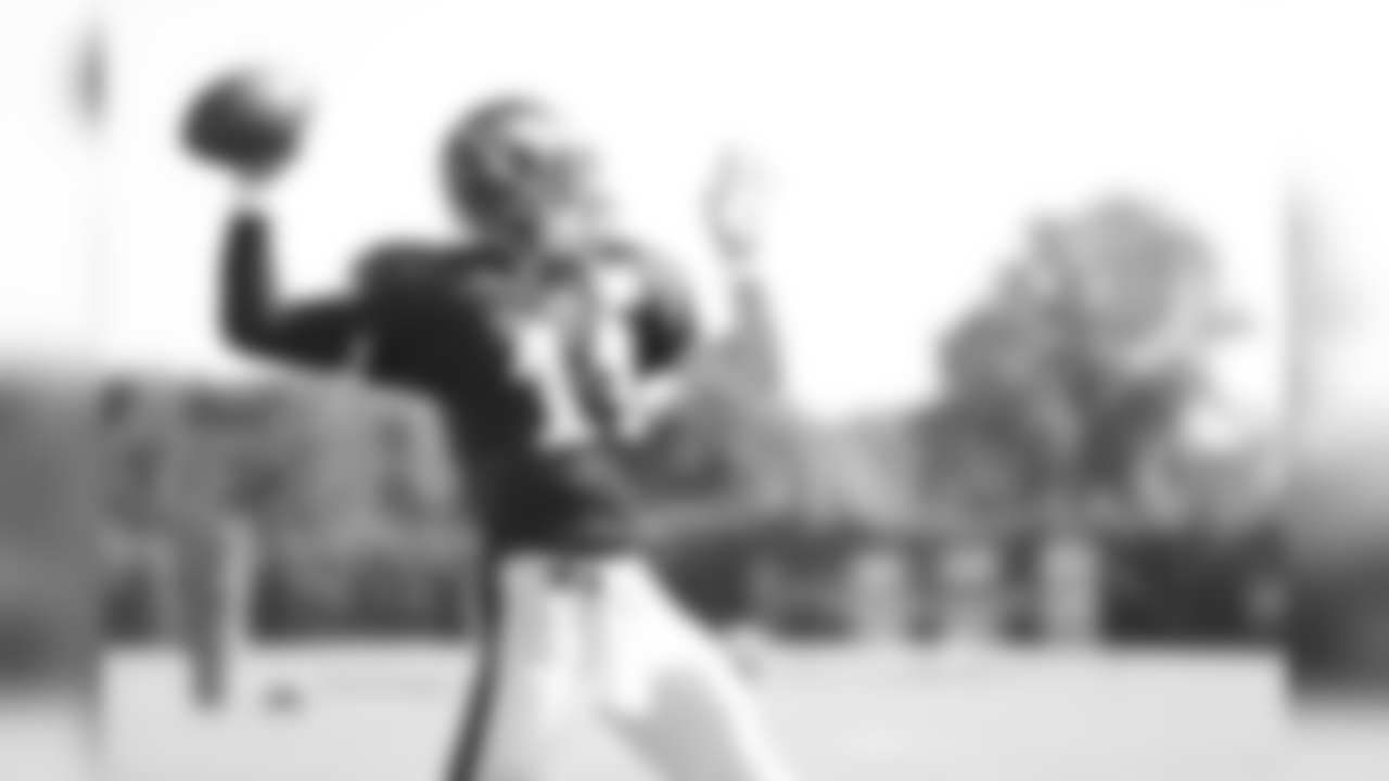 QB Carson Wentz