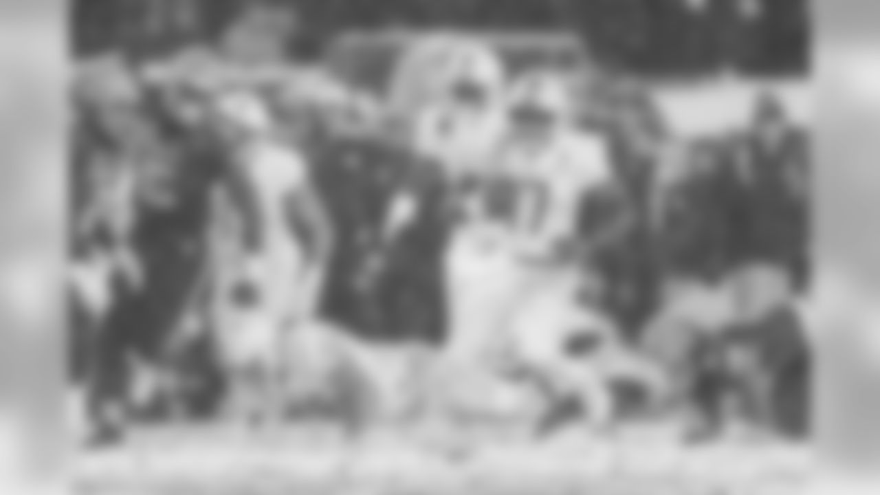 Army QB Ahmad Bradshaw runs through the Navy defense.