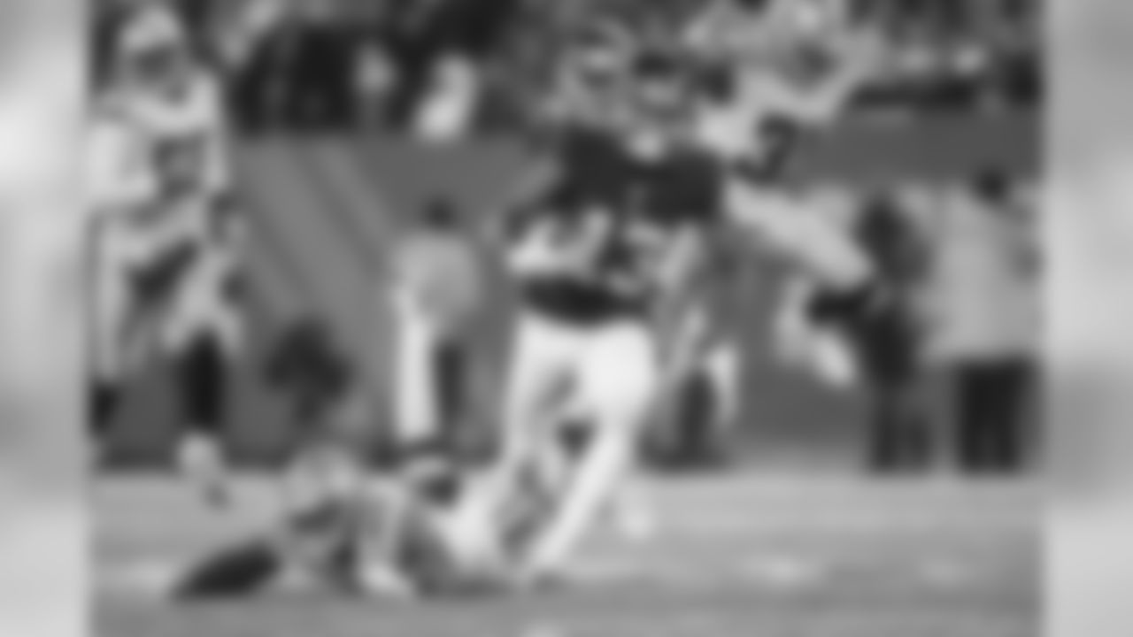 The Giants ushered in the Ben McAdoo era by switching to all white pants for home games with the blue jersey top.