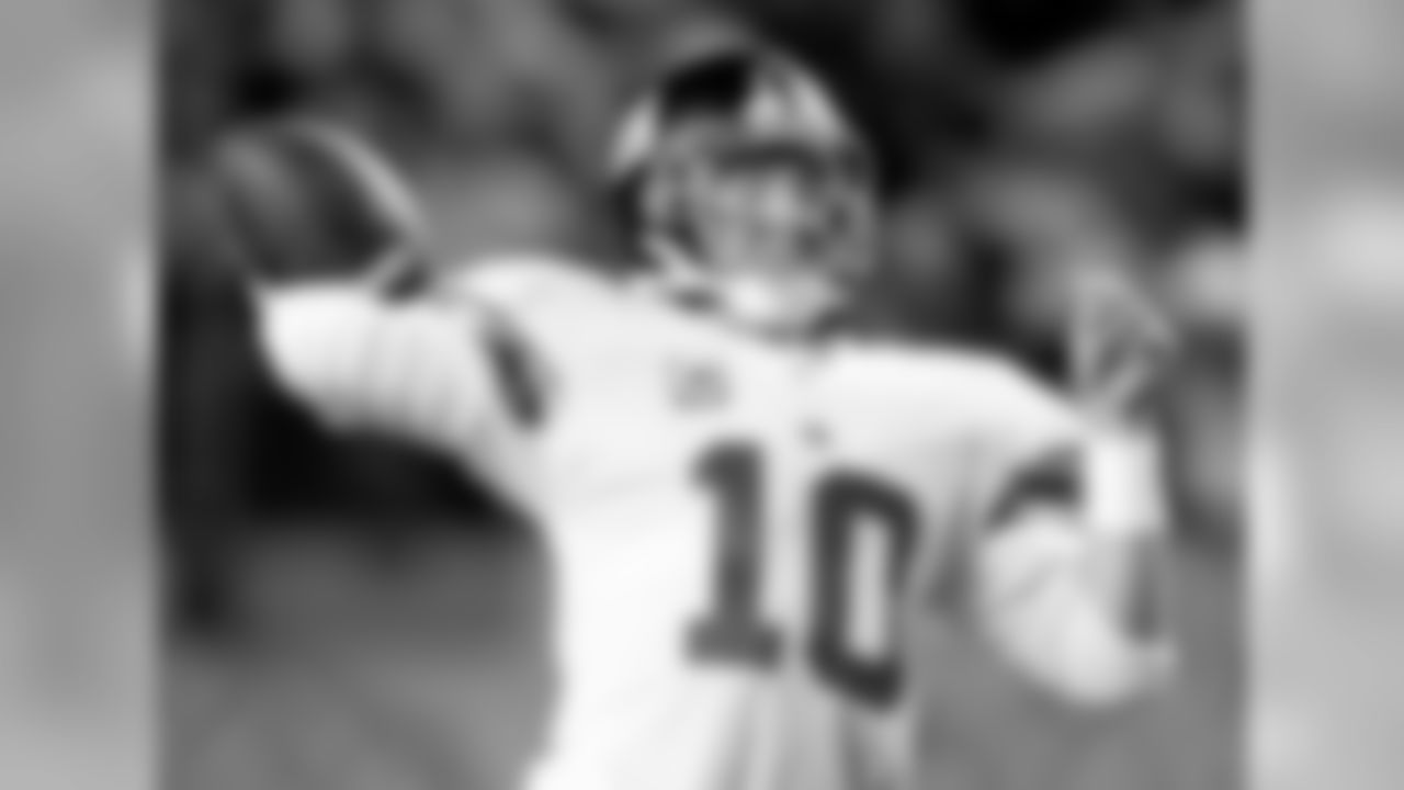 2008: In 2008, Manning led the Giants to their second NFC East championship in his four full seasons as a starter and fourth consecutive postseason berth, a franchise record. Manning played in his first Pro Bowl following the 2008 season to become the first Giants quarterback to be selected to the Pro Bowl since Phil Simms in 1993. Stats: 289 of 479 (60.3%), 3,238 YDS, 21 TD, 10 INT