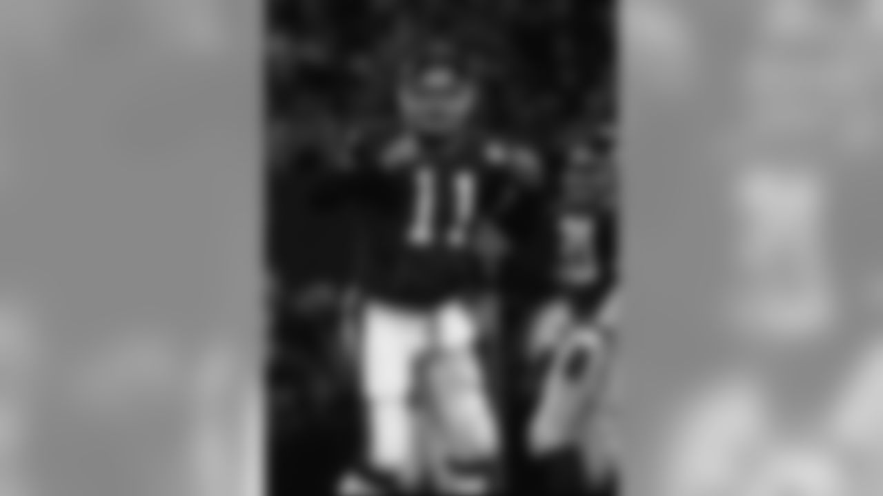 New York Giants quarterback Phil Simms reacts after throwing a first quarter touch down pass for 11yards to Lionel Manuel in the NFL championship game against the Washington Redskins on Sunday, Jan. 11, 1987 at Giants stadium in East Rutherford, N.J.