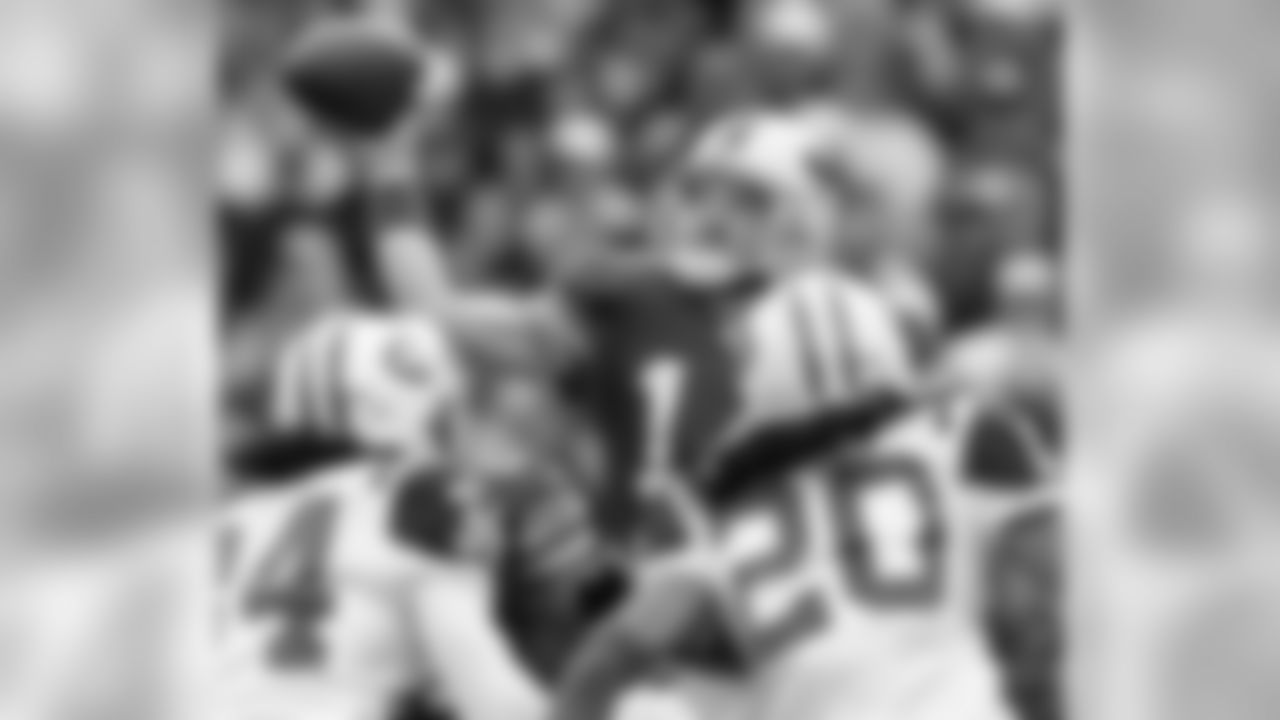 2010 Week 4 Jets at Bills Game Photos