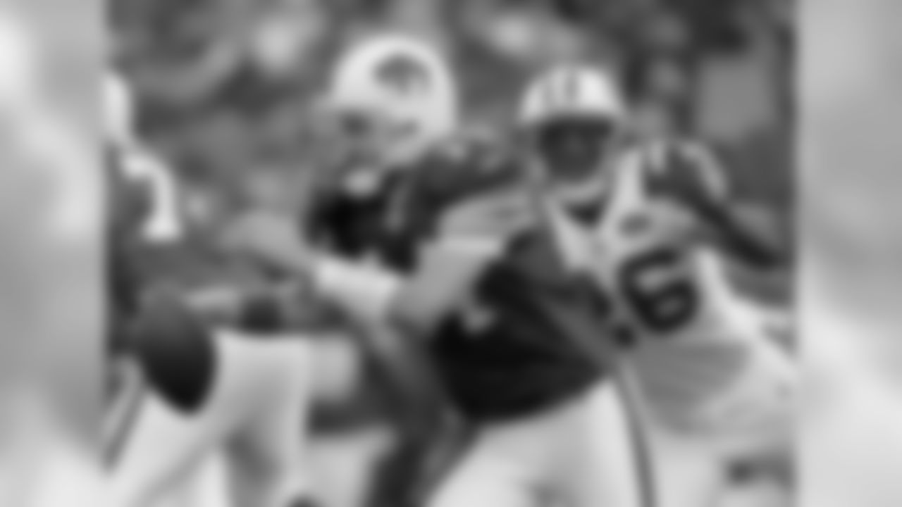 2010 Week 4 Jets at Bills Game Photos
