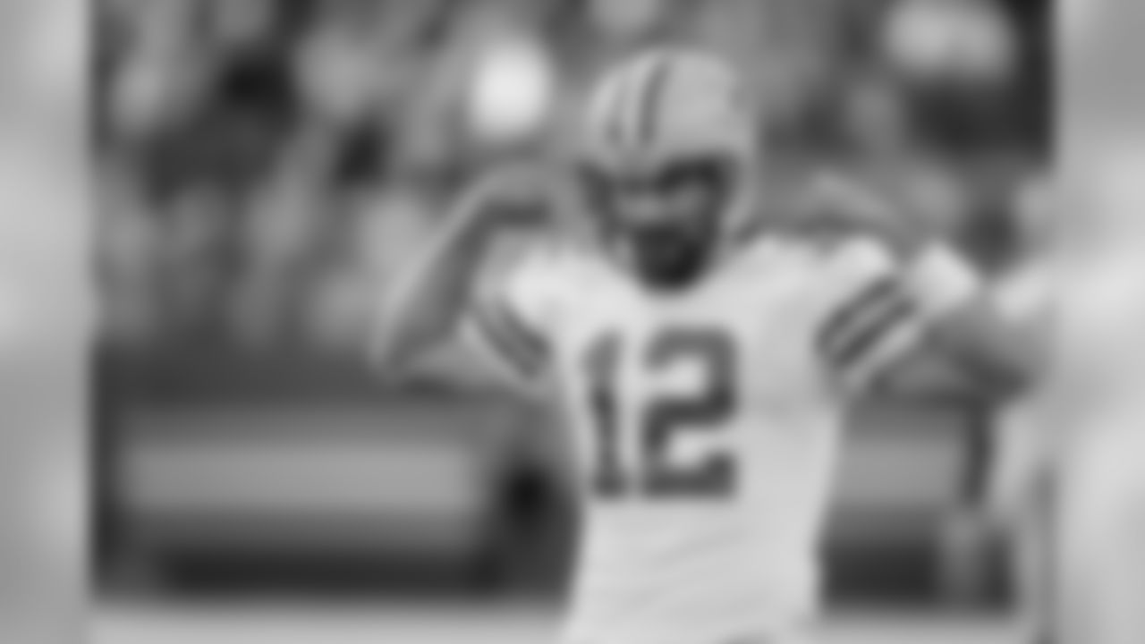 He reached the 30,000-yard passing mark for his career on his 3,652nd attempt, the fewest attempts needed in NFL history (Johnny Unitas, 3,695).