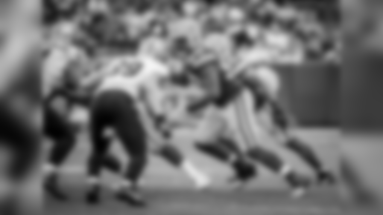 98 — LB Chris Odom