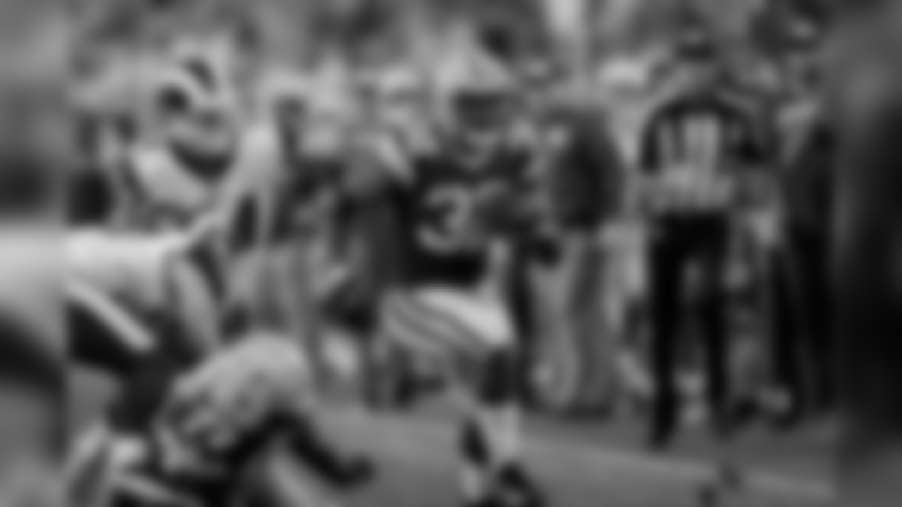 32 — RB Devante Mays