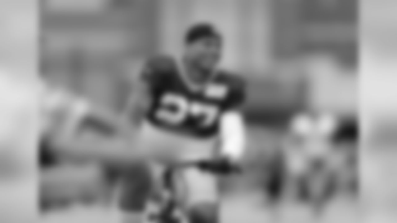 He saw action in 13 games with 11 starts in 2015 and registered 64 tackles (35 solo), three tackles for a loss, a half-sack, two passes defensed, a career-high two fumble recoveries and an interception.