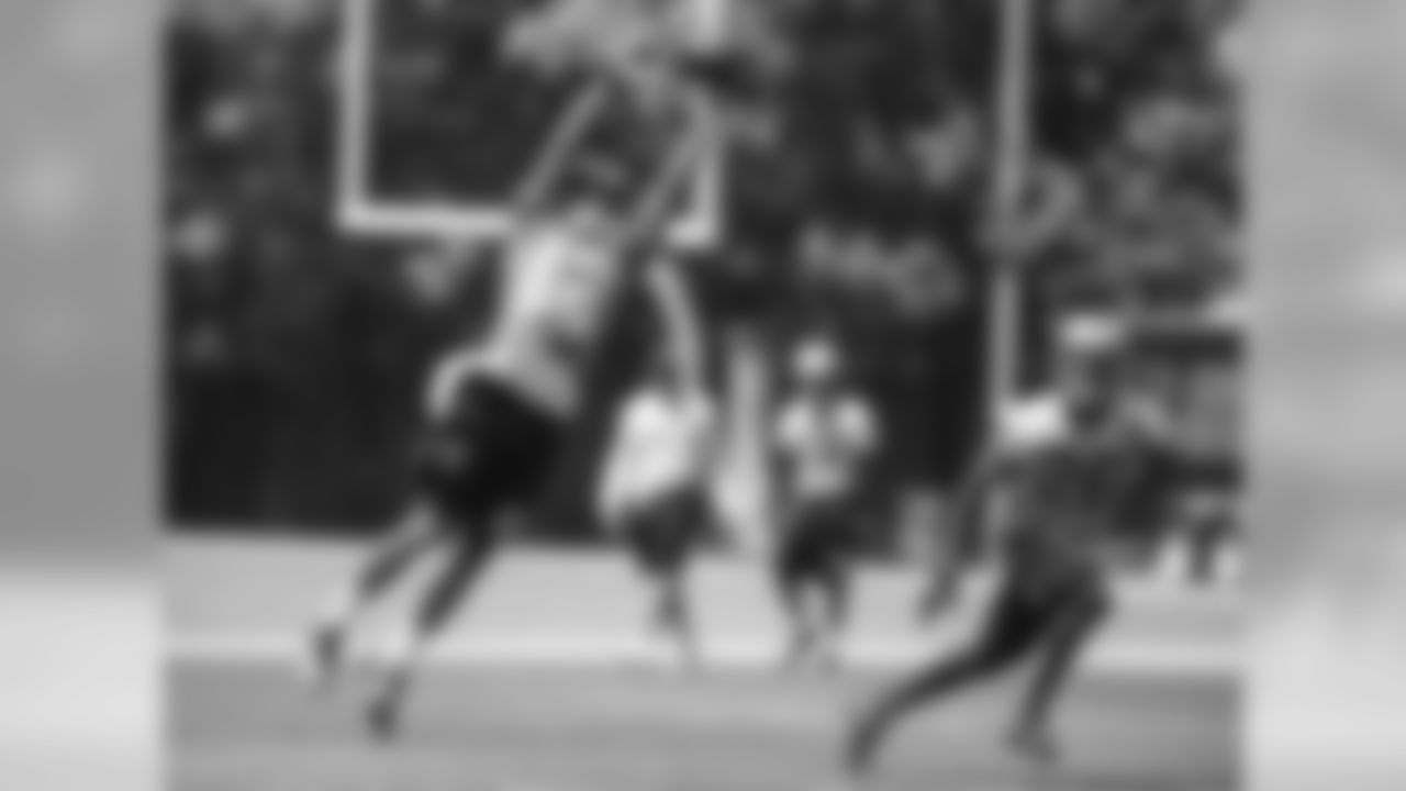 WR Miles Shuler (12)