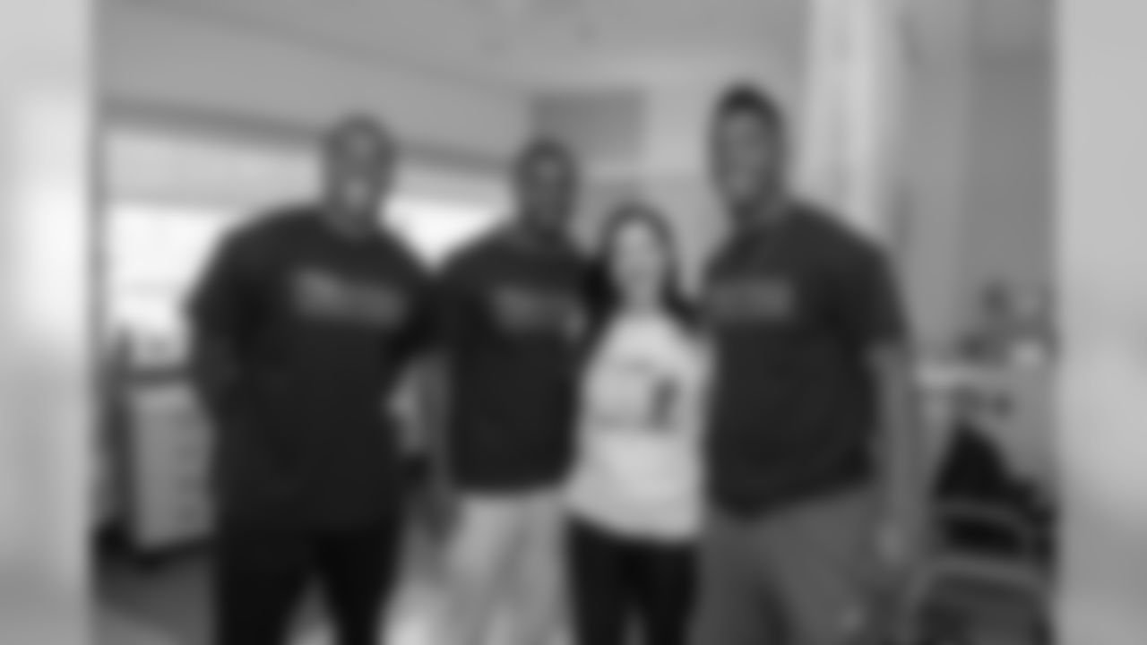 Patriots players visit Infusion Unit in Yawkey “Day of Pampering”