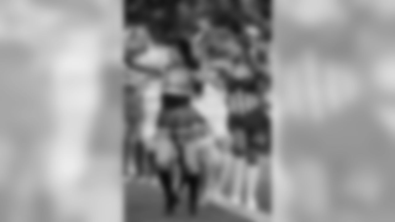 mv103110_jm1663-nfl_large_580_10001-watermarked.jpg