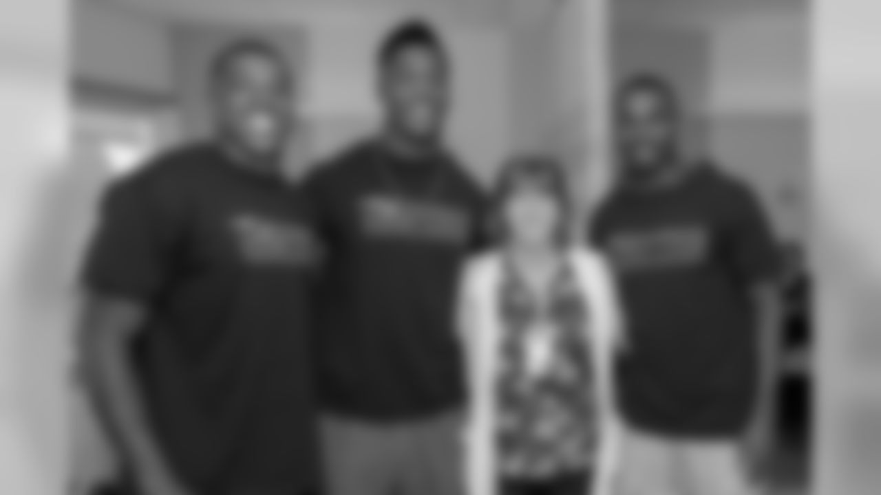 Patriots players visit Infusion Unit in Yawkey “Day of Pampering”