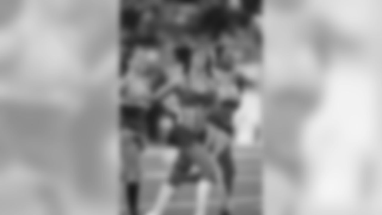 mv103110_kn0002-nfl_large_580_10001-watermarked.jpg