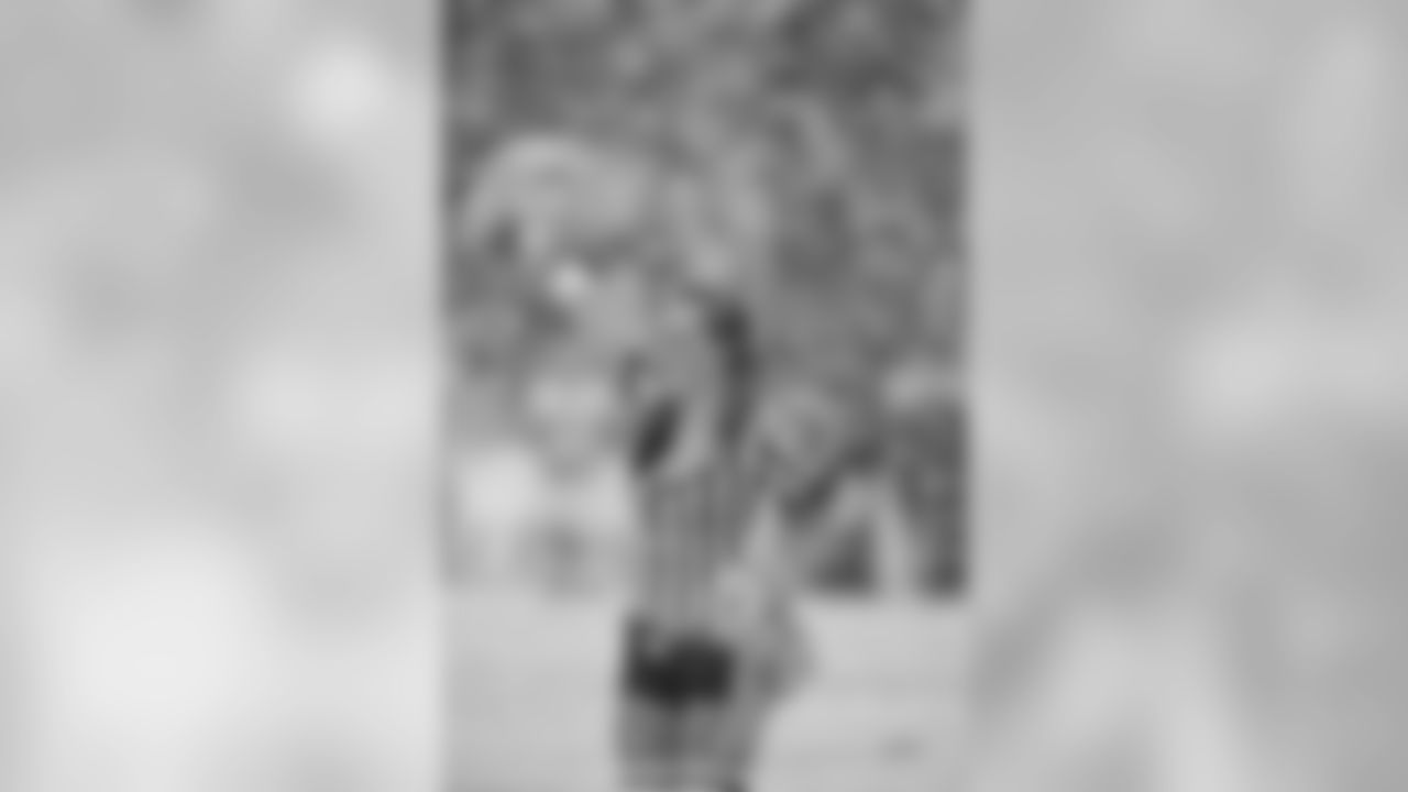 tt101809_kn0014-nfl_large_580_10001-watermarked.jpg