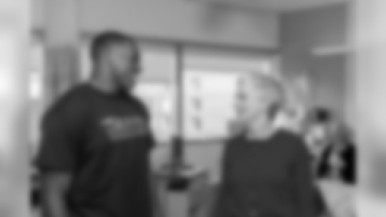 Patriots players visit Infusion Unit in Yawkey “Day of Pampering”