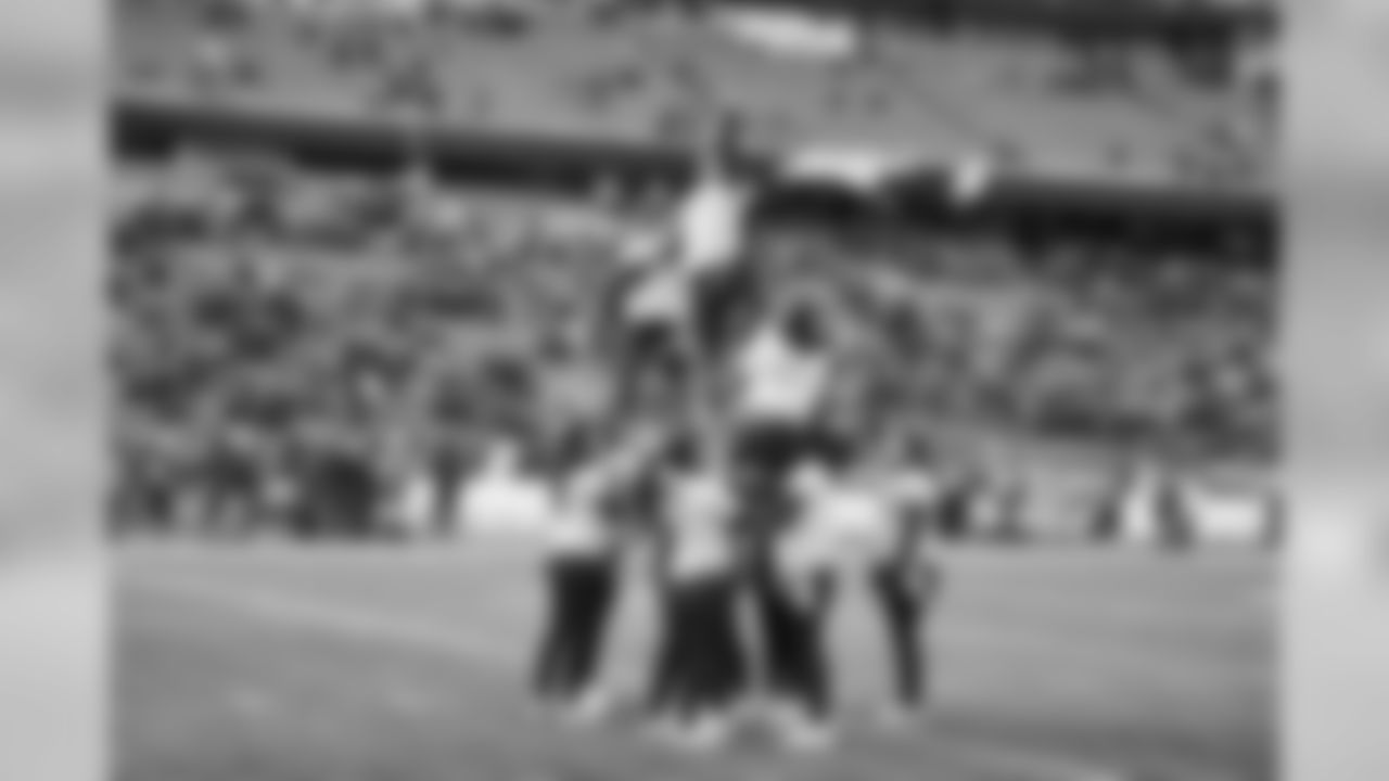 cheer-df_18_jcp_12_31_17_mg_5463-watermarked_0.jpg