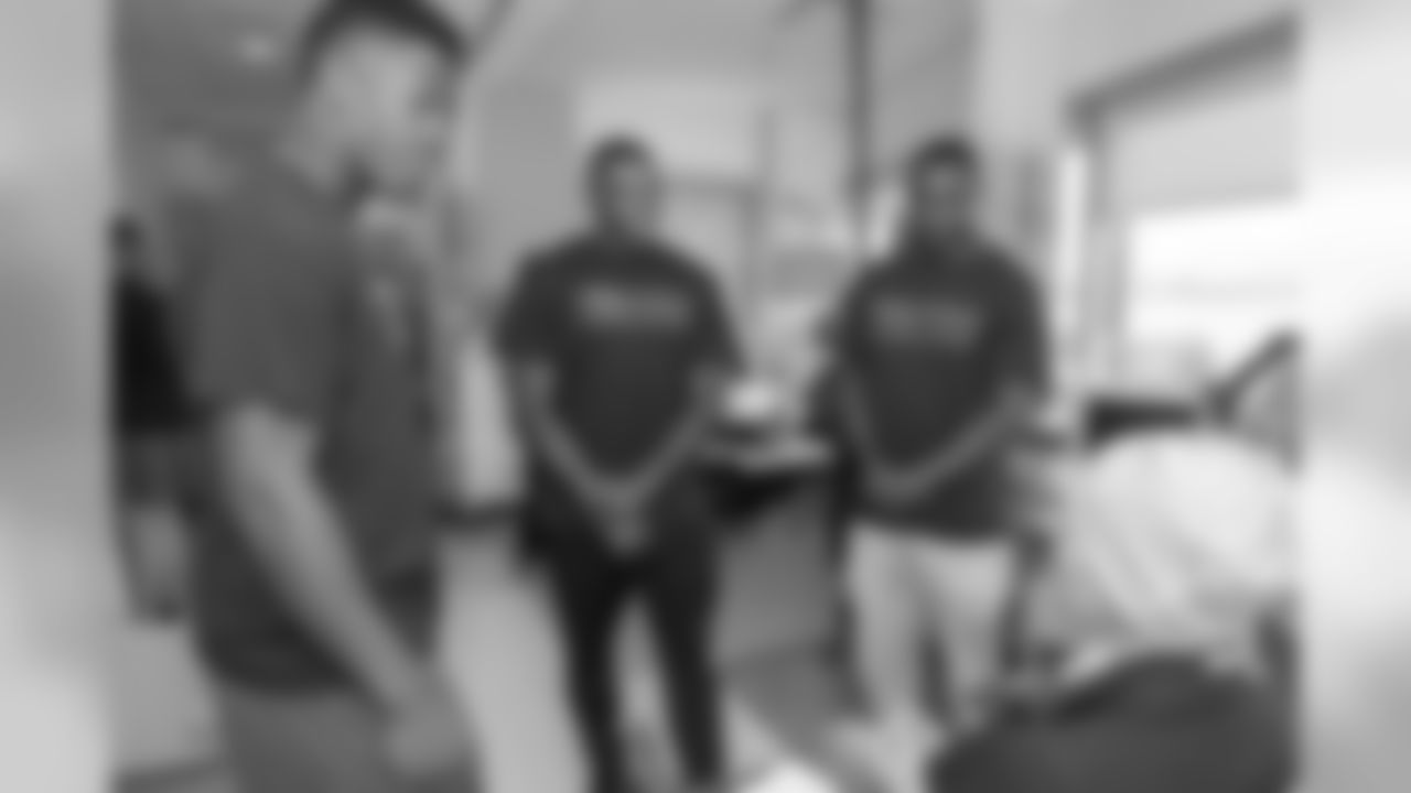 Patriots players visit Infusion Unit in Yawkey “Day of Pampering”