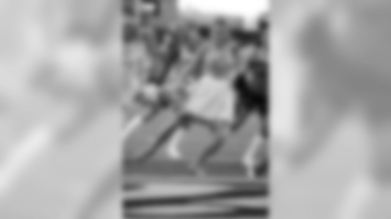 mv103110_jm1194-nfl_large_580_10002-watermarked.jpg