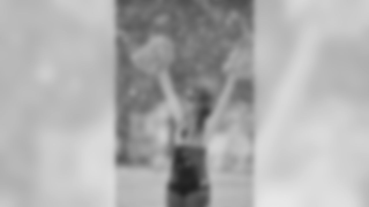 tt101809_kn0013-nfl_large_580_10001-watermarked.jpg