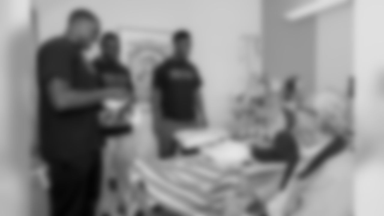 Patriots players visit Infusion Unit in Yawkey “Day of Pampering”