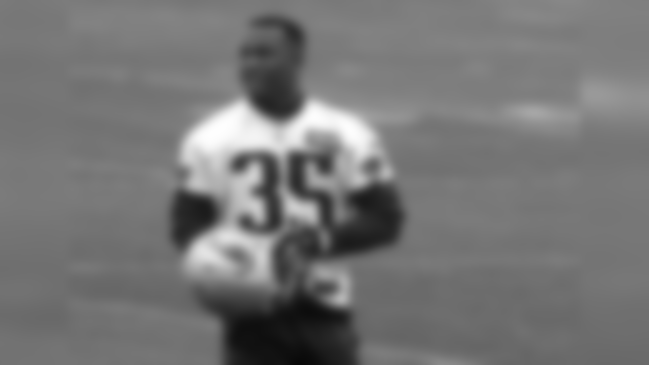 New England Patriots running back Mike Gillislee takes a break during an NFL football organized team activities practice Thursday, May 25, 2017, in Foxborough, Mass. (AP Photo/Bill Sikes)