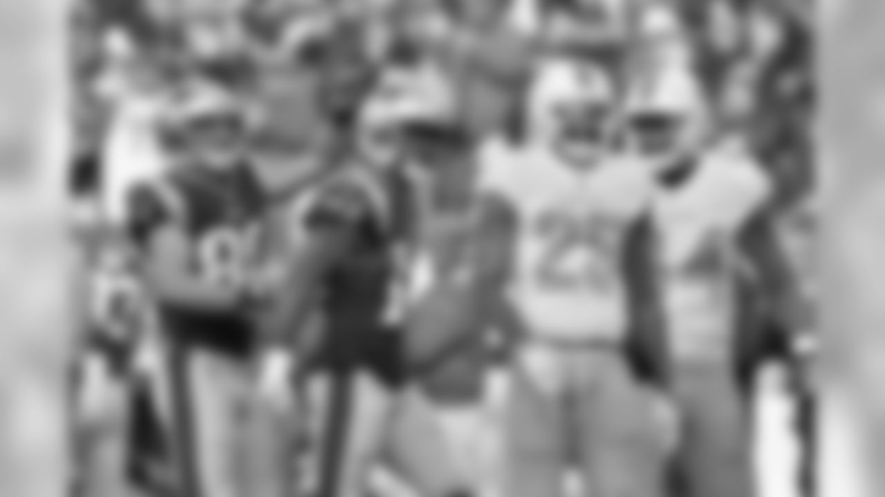 20171126_dolphins_nordstrom506.jpg