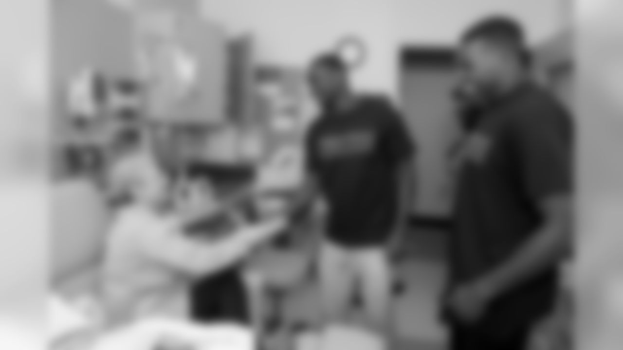 Patriots players visit Infusion Unit in Yawkey “Day of Pampering”