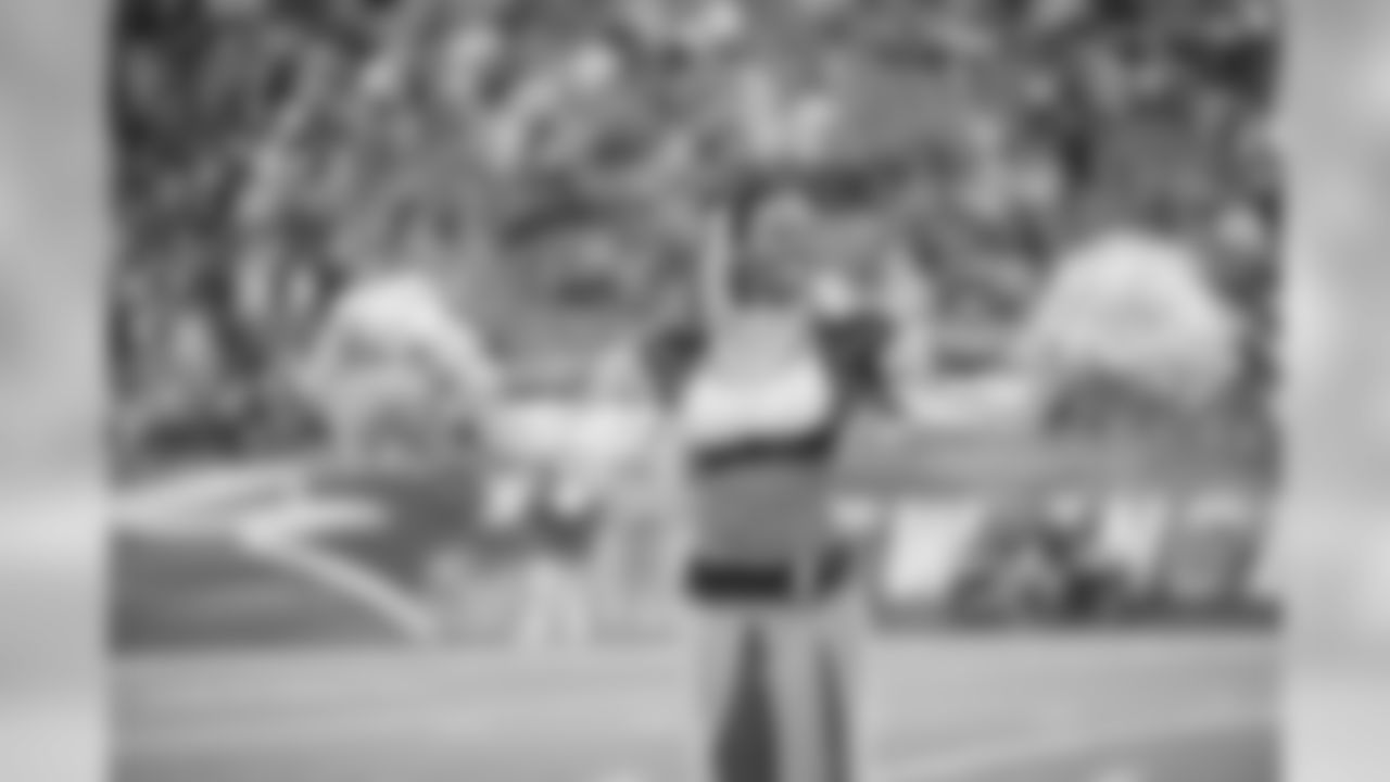 mv103110_kn1142-nfl_large_580_10002-watermarked.jpg