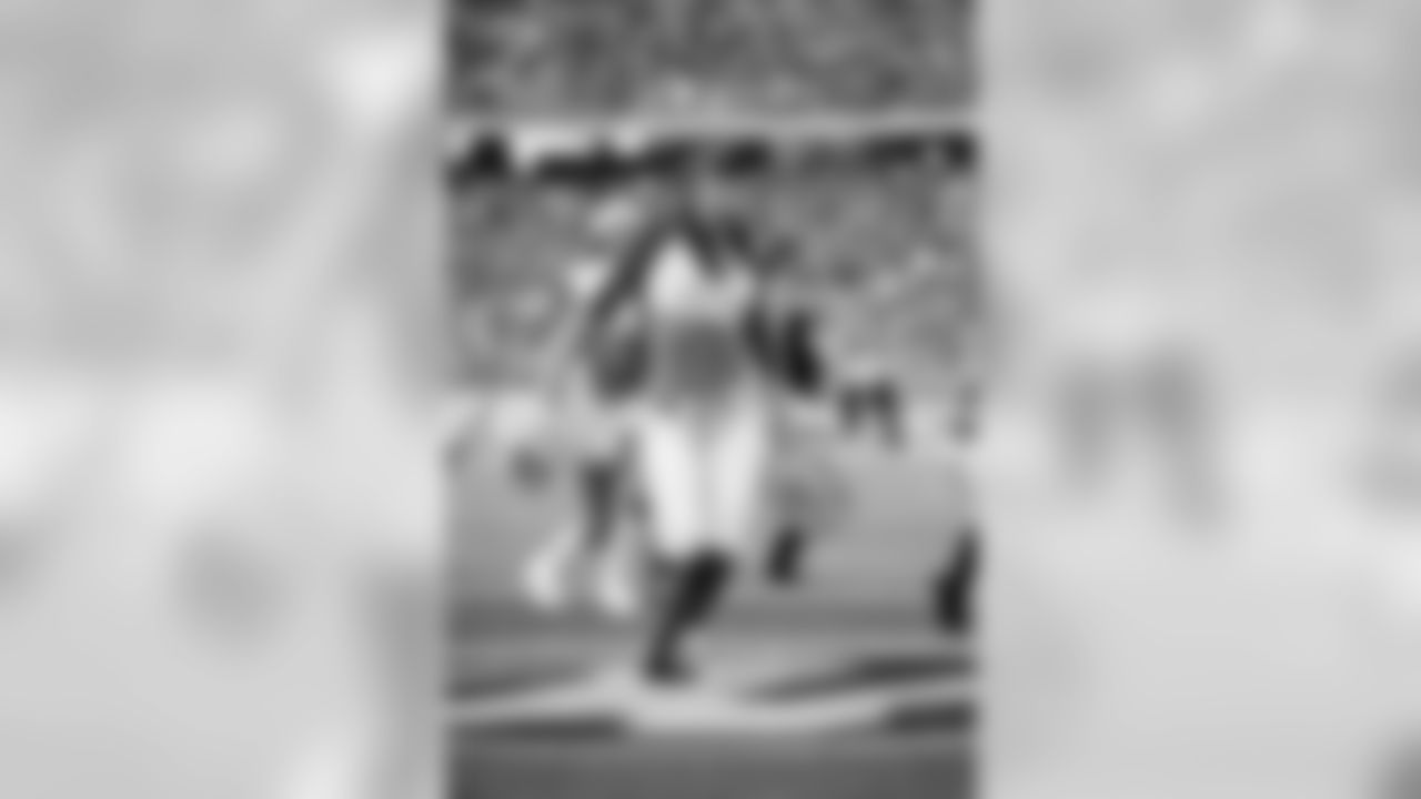 mv103110_jm1180-nfl_large_580_10001-watermarked.jpg
