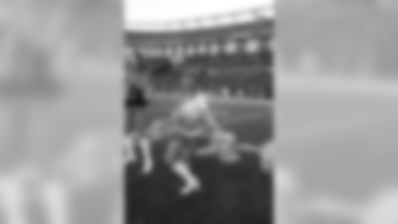 meghan_white_as_a_girlscout-nfl_large_580_10001-watermarked.jpg