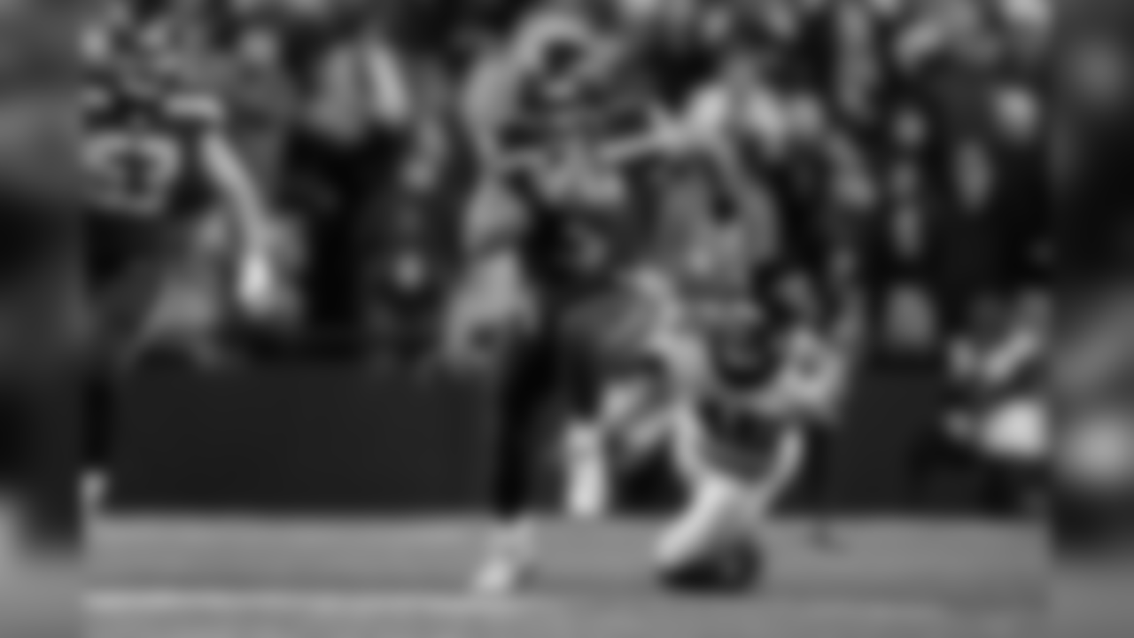 Seahawks quarterback Russell Wilson runs up the middle for a long gain in the fourth quarter. Wilson rushed for 86 yards to add to his 258 passing yards.
