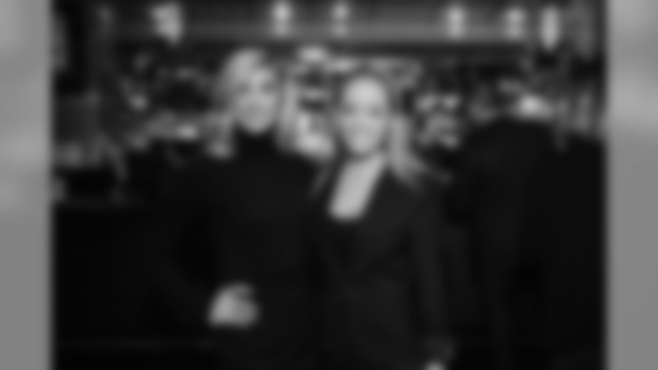 20171206_seagals_auction-4.jpg