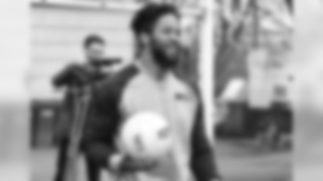 23 March 2018; Two-time Superbowl winning coach, Rob Ryan, Seattle Seahawks Earl Thomas, New York Giants Landon Collins and Baltimore Ravens Alex Collins, touched down in Dublin today for the NFL UK Live event, presented by Subway®. As part of their visit, Earl, Landon and Alex accompanied by Rob Ryan and the Vince Lombardi trophy put their athleticism to the test today at Dublins Clanna Gael Fontenoy GAA Club, where hurling legend Jackie Tyrell, and Dublin football legend attempted to teach them the skills of our national sports. The NFL UK Live event, presented by Subway®, will take place tomorrow (Saturday, 24th March) at Dublins Convention Centre where Rob, Earl, Landon and Alex will also be joined by the Philadelphia Eagles Jay Ajayi for an evening of entertainment, hosted by Sky Sports presenter, Neil Reynolds. Doors for the event open at 6pm, with the live show kicking off at 7.30pm. Tickets for the event, which are free-of-charge, are available at: www.nfluk.com/events/Dublin.html . Pictured is Earl Thomas of the Seattle Seahawks at Clanna Gael Fontenoy GAA Club, Irishtown, Dublin Photo by Brendan Moran/Sportsfile