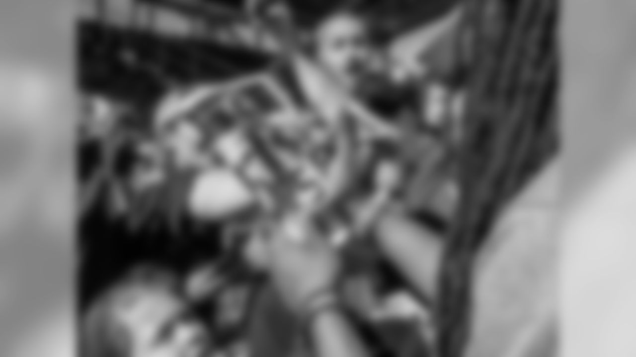 170125_pro_bowl_nfc_fans_day_one-19.jpg