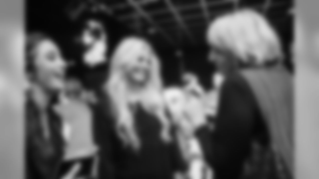 20171206_seagals_auction-30.jpg